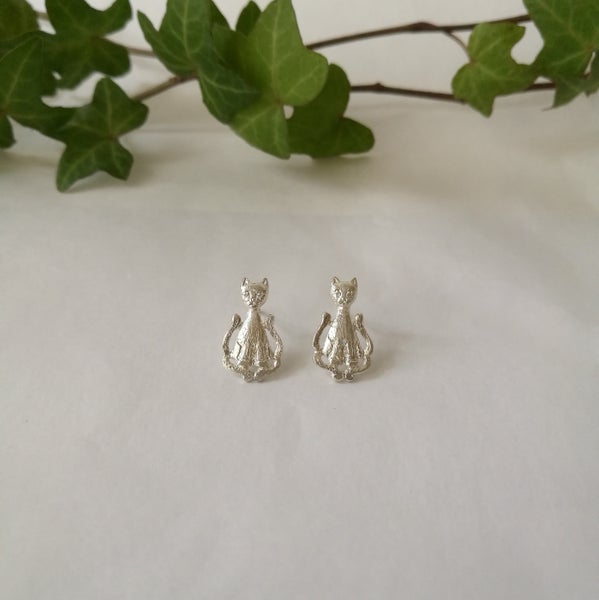 Onni pikkukisu-korvakorut, nappi- tai koukkukiinnityksell&auml;